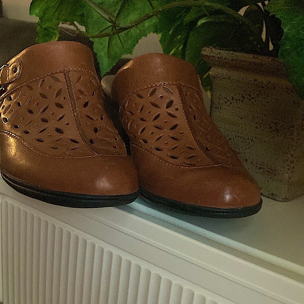 CLARKS Bendables Cognac Brown Perforated Leather Slip On Buckle Mules Clogs Sz 7 - Picture 6 of 11